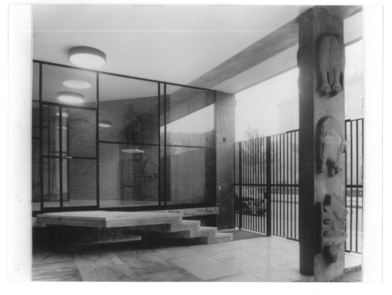 Ingresso. Stampa fotografica b/n