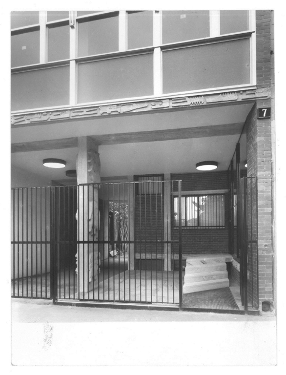 Ingresso. Stampa fotografica b/n