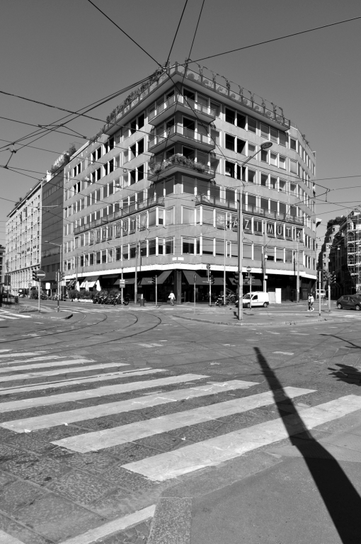 Vista angolo tra via Cusani e via Porto Vetero