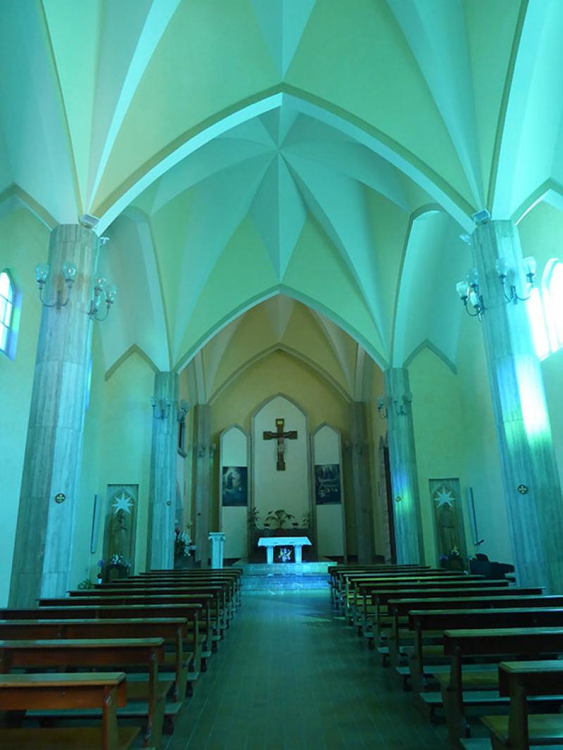 Vista interna della chiesa, 2019