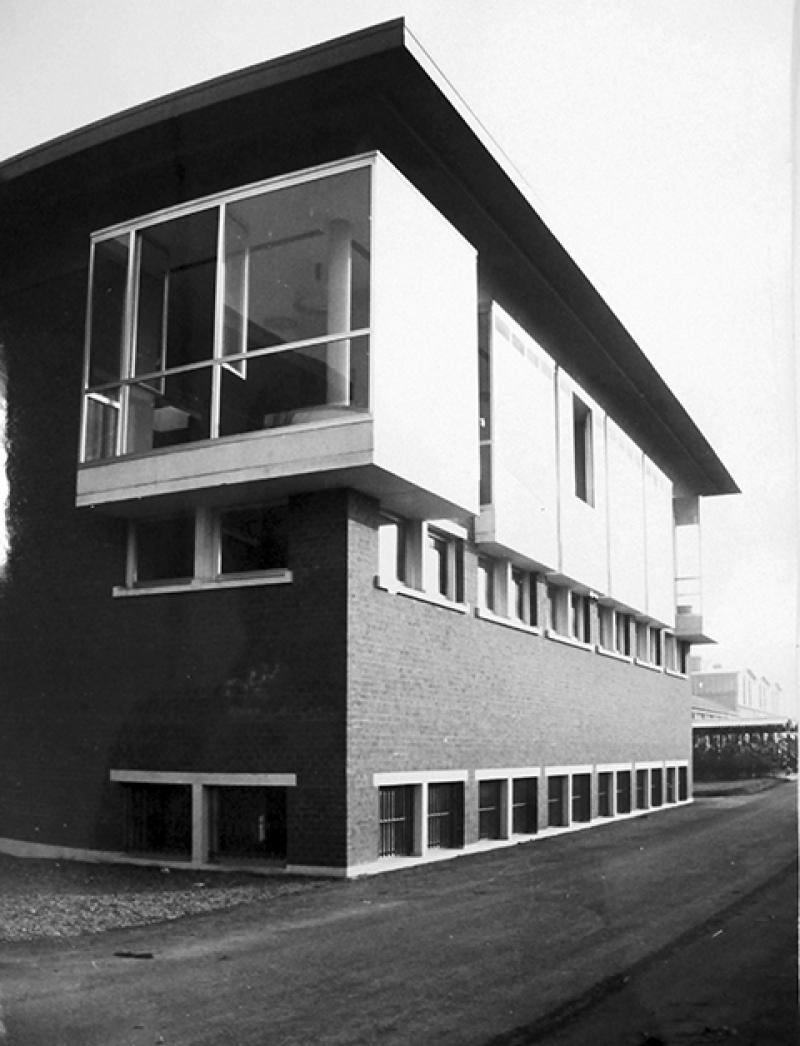 Vista dell'edificio all'epoca della realizzazione (Courtesy Fondazione Kartell - Archivio Anna Castelli Ferrieri)