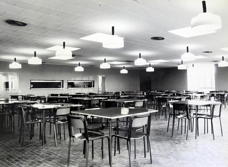 Vista della mensa (Courtesy Fondazione Kartell - Archivio Anna Castelli Ferrieri)