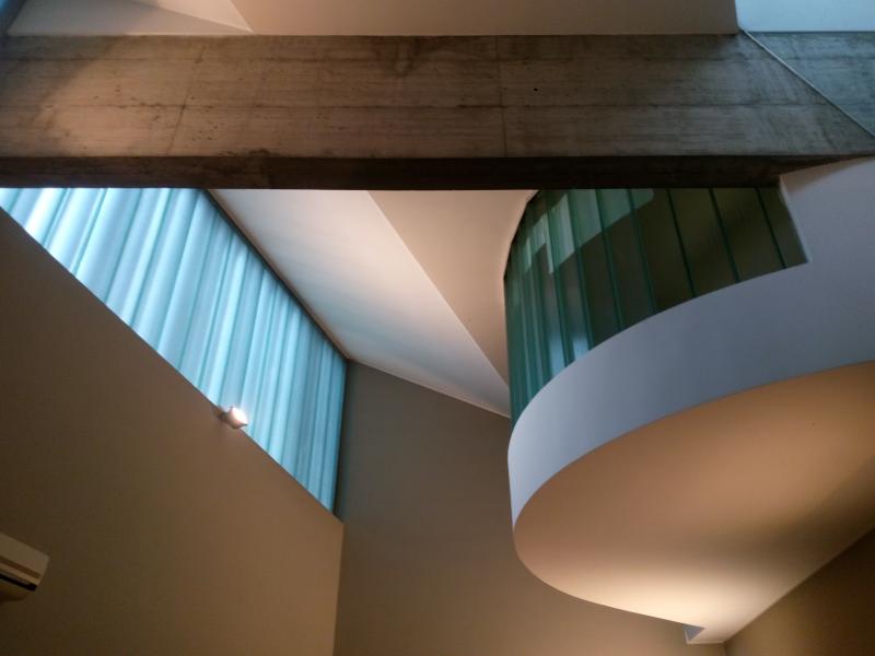 Interno, sala consiliare, dettaglio delle aperture