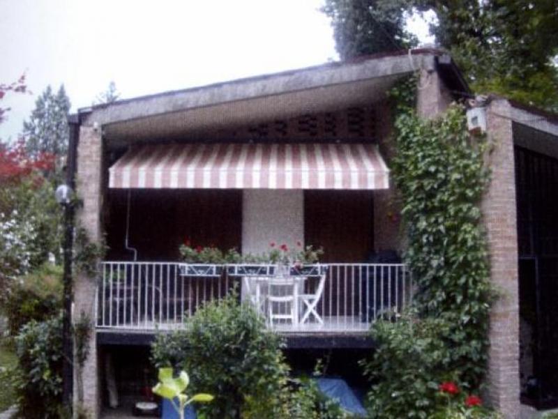 vista esterna, dettaglio del balcone