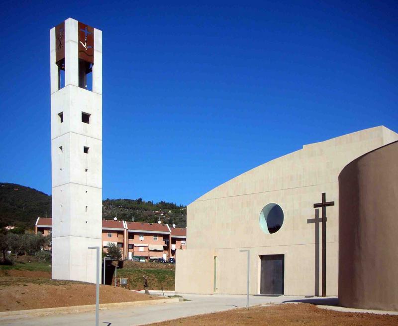 Prospetto principale e campanile