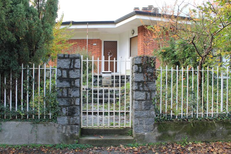 Vista del fronte est con l’ingresso principale, 2019