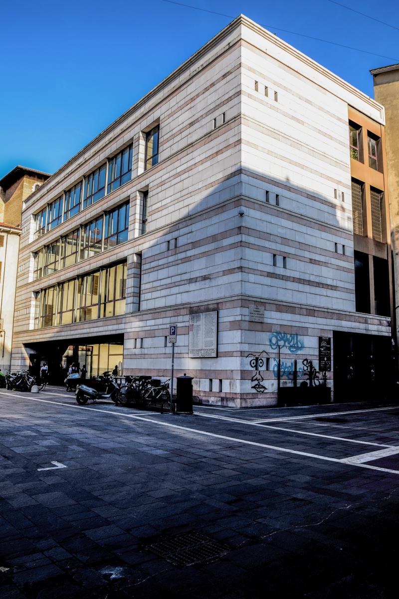 Prospetto su Piazza del Grano