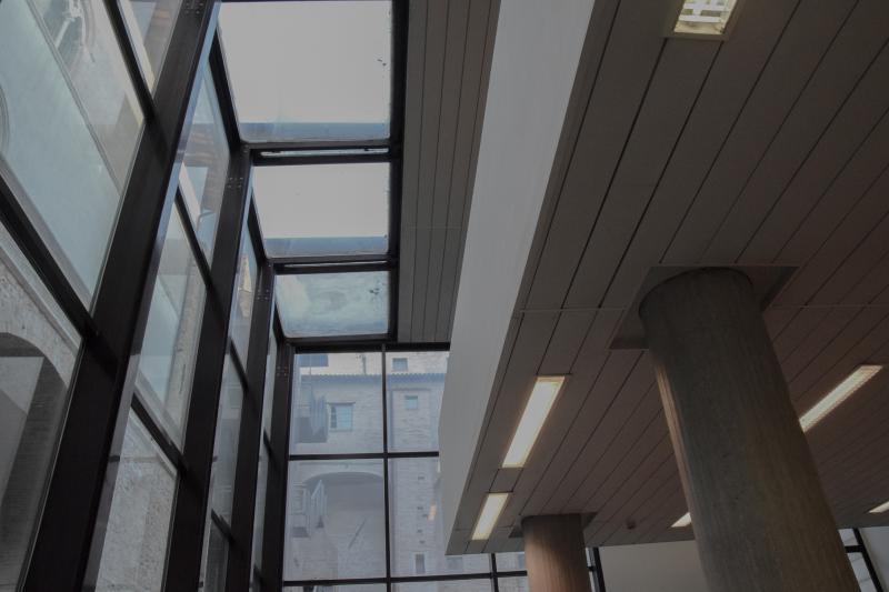 Interno, dettaglio superfici vetrate