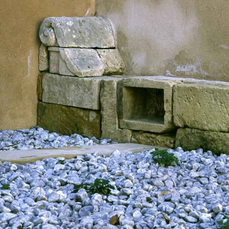 Particolare delle finiture in pietra