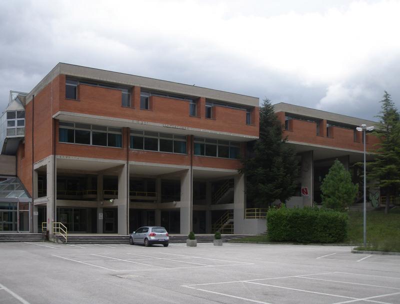 facciata esterna su Via Giovanni Santi