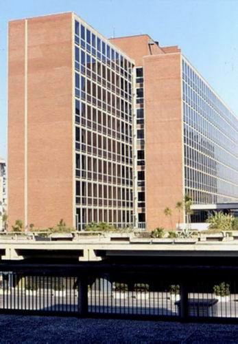 Particolare piastra pedonale e testate edifici