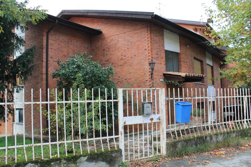 Vista del fronte sud con l’ingresso principale, 2019