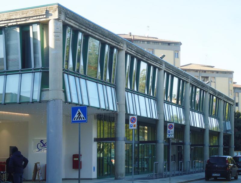 facciata esterna con porticato