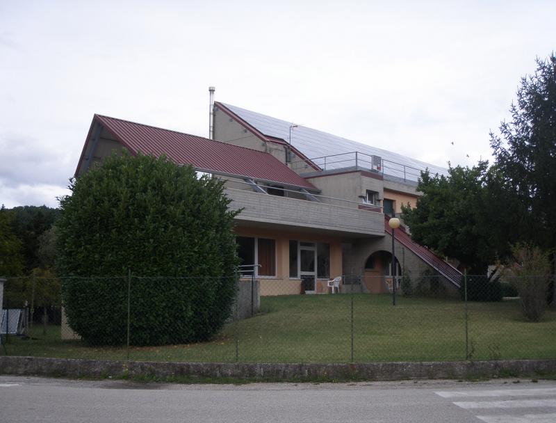 esterno, vista dalla strada