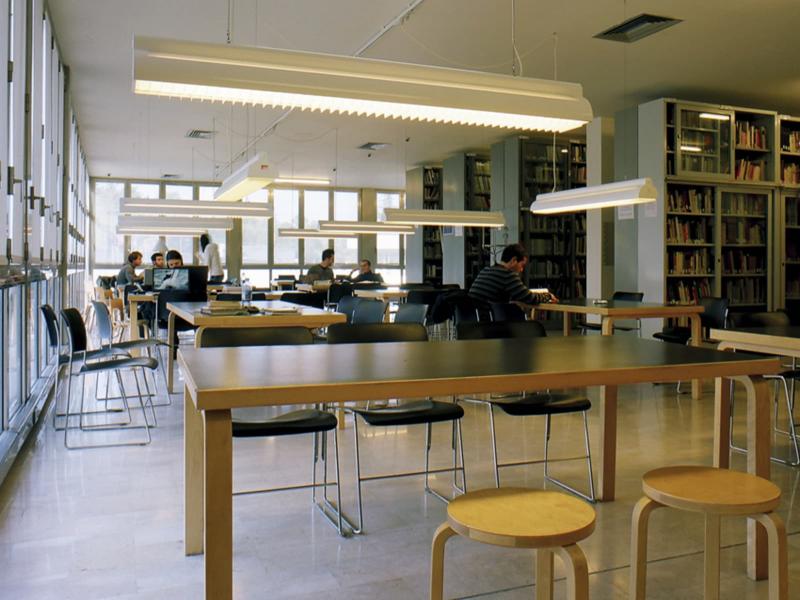 Interno, biblioteca