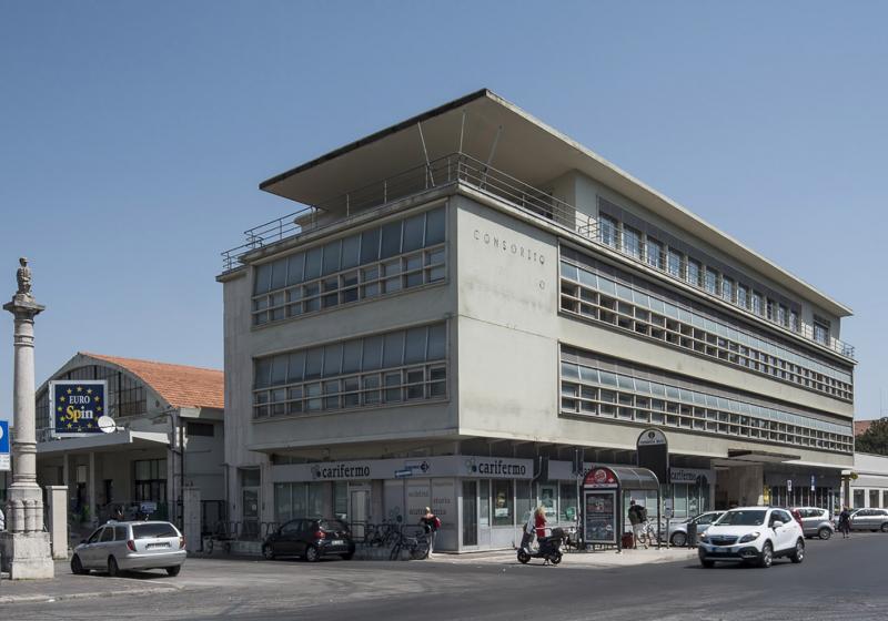 esterno, vista d'angolo