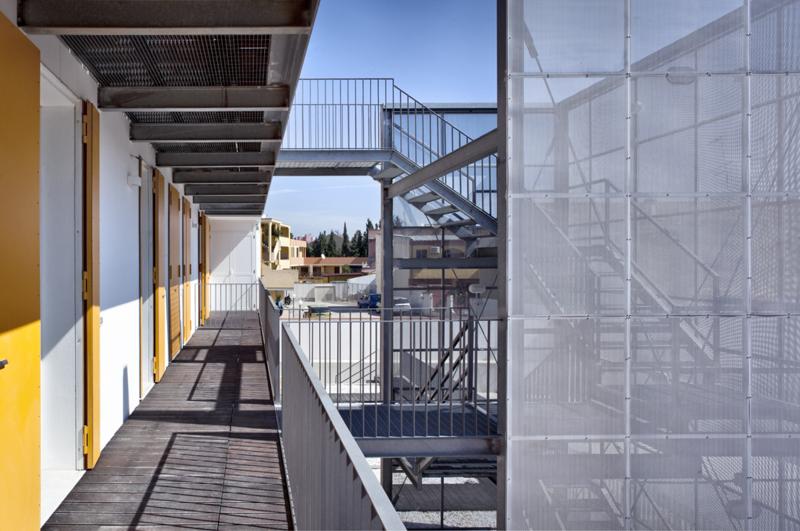 Housing sociale - particolare dei ballatoi esterni