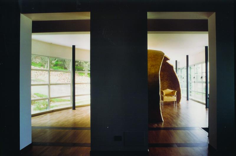 Interno, particolare del doppio varco verso la zona giorno