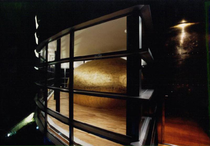 Particolare del prospetto, vista interna della sala