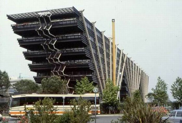 Particolare testata edificio