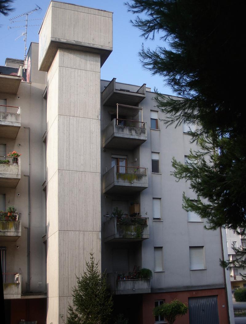 esterno, dettaglio torri