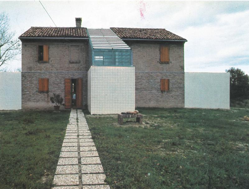 vista facciata con ingresso