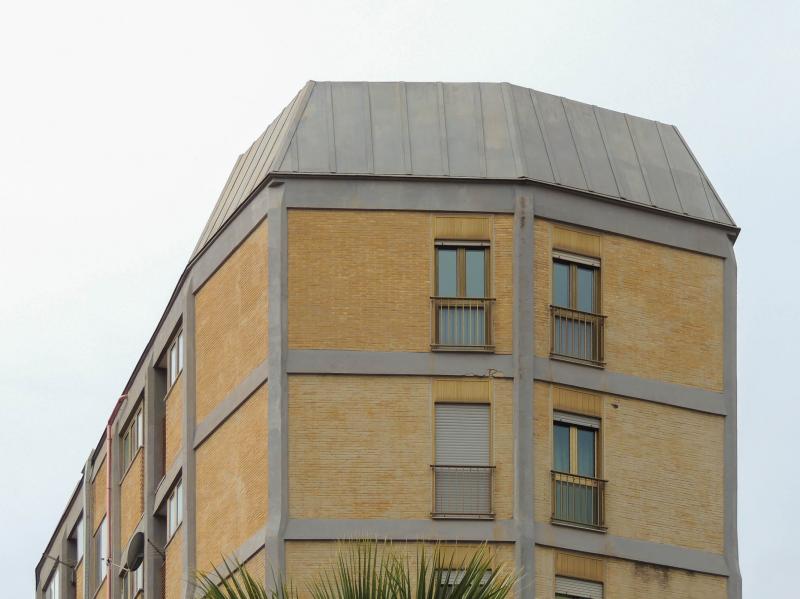 Palazzo INA, particolare del coronamento