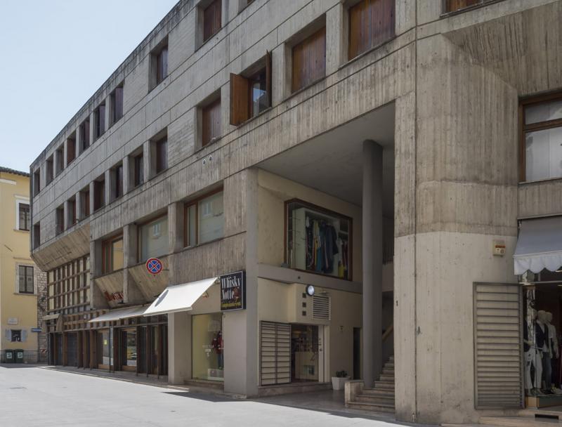 Fronte su Via Nicolò IV