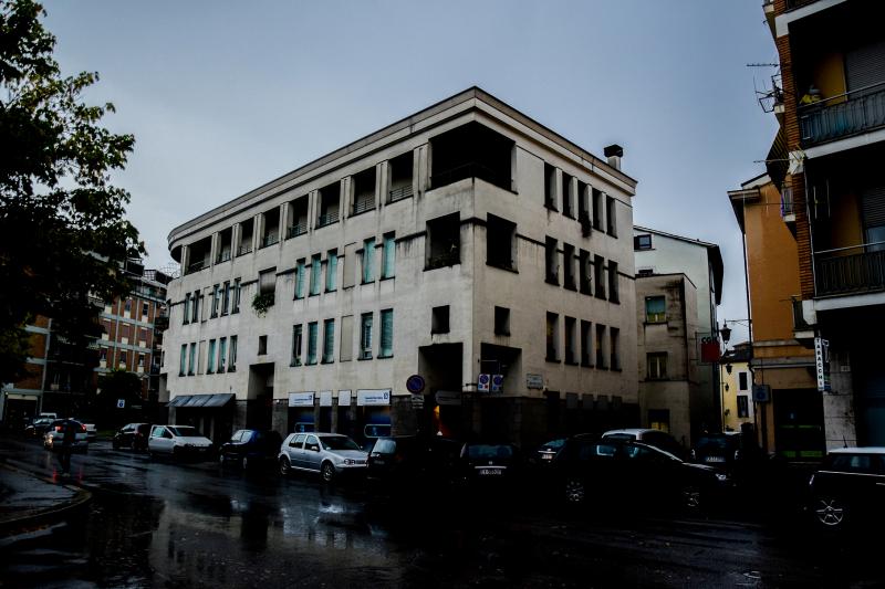 Edificio residenziale, prospetto su piazza Castello
