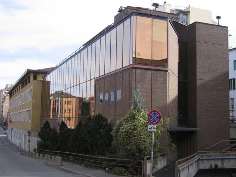 veduta facciata su via Crispi (2007)