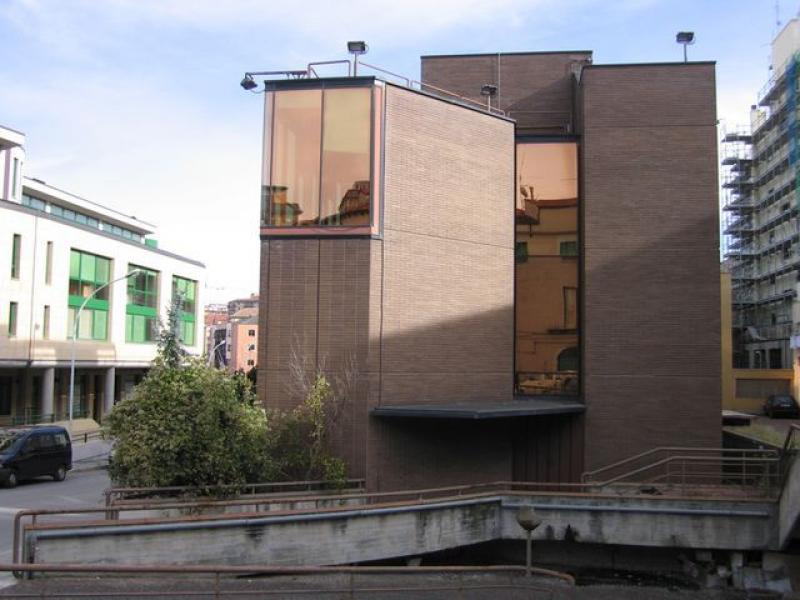 veduta da via Garibaldi-testata dell'edificio (2007)