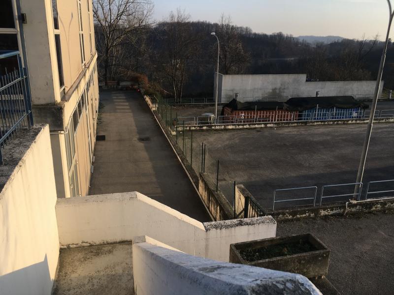 Il sistema di scala e parcheggio a terrazze a sud ovest del complesso, esito dell’intervento di Vittoria e Migliasso del 1985, 2019