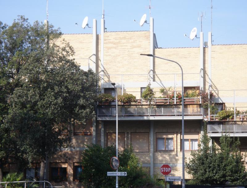 facciata su Via Spagnoli