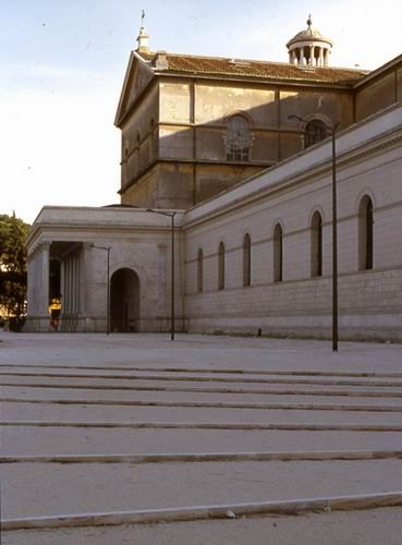 Vista esterna lato basilica