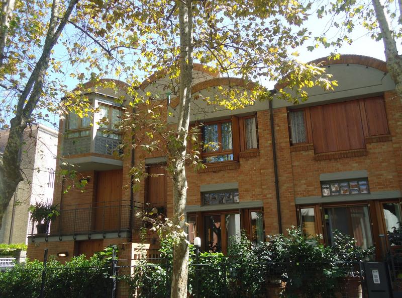 esterno, facciata su Via Venezia