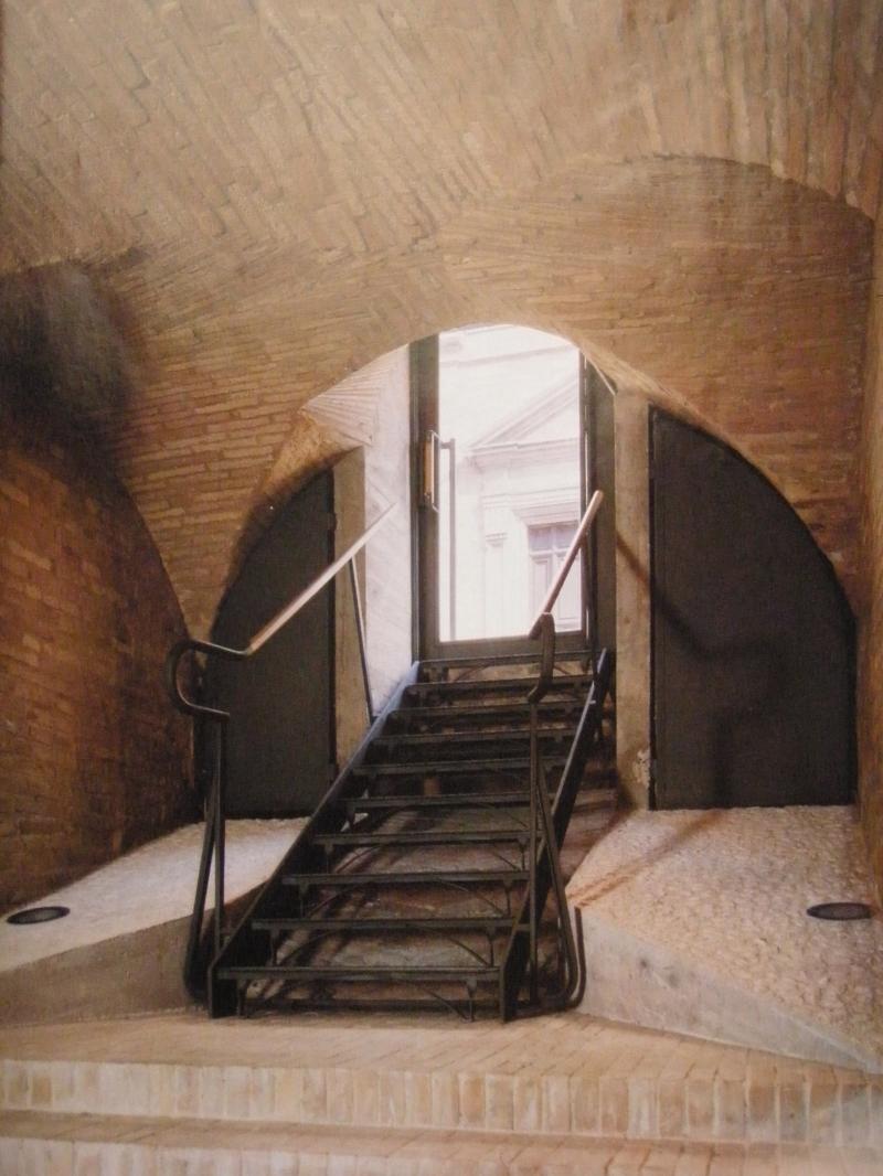 interno, dettaglio della scala