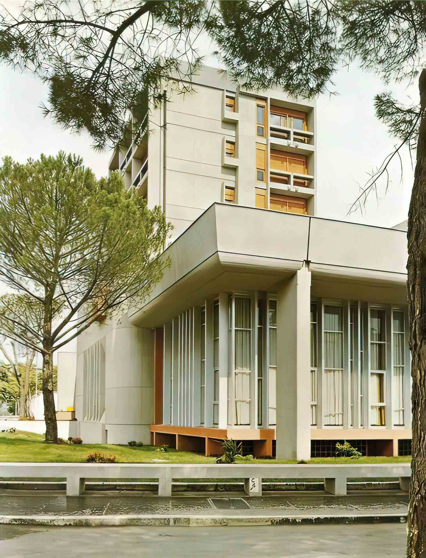 Vista della Banca e del corpo residenziale