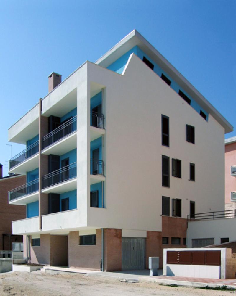 fronte su via Sandro Pertini