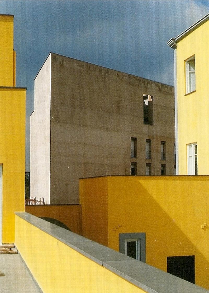 Vista della testata d’angolo del complesso residenziale