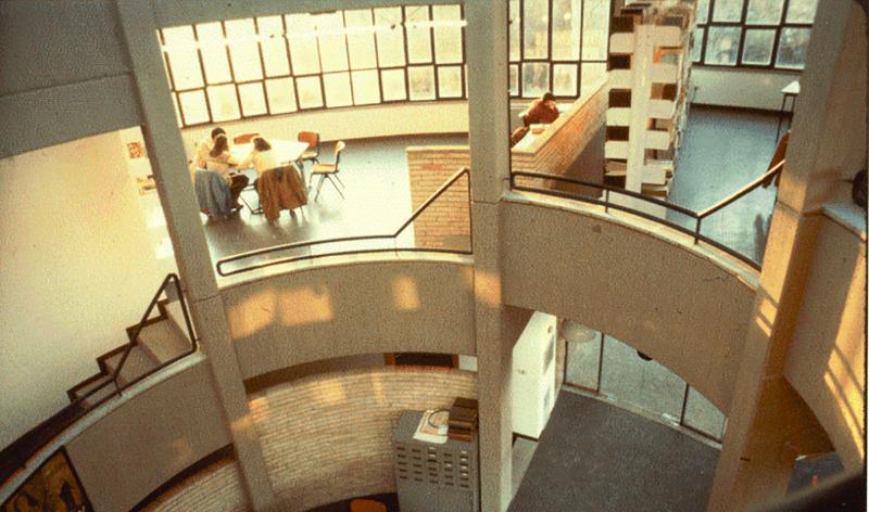 Vista interna biblioteca