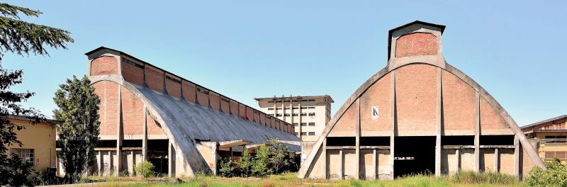 Vista dei magazzini. La struttura sopraelevata di collegamento oggi non è più esistente, 2014