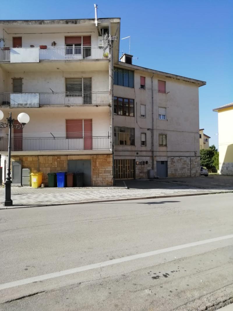 Fronte ovest su Corso Umberto I