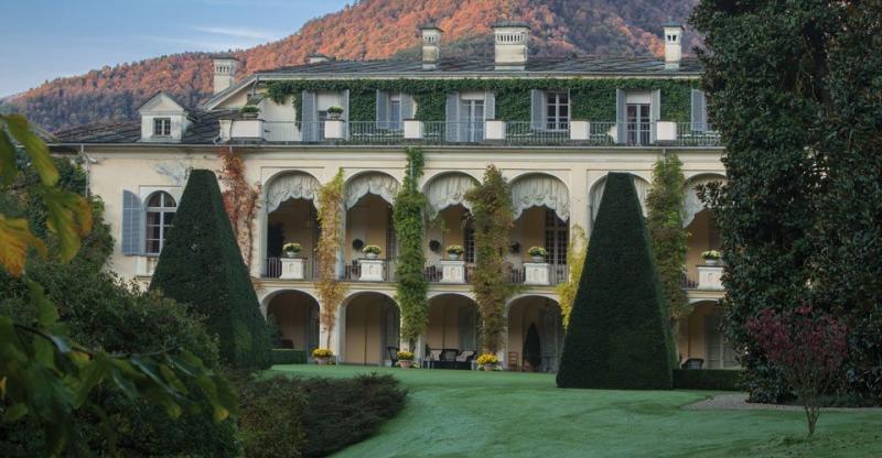 Villa Piccon, poi Villa Agnelli, a Villar Perosa. Negli anni Novanta nel parco della villa, l’architetto Gae Aulenti ha progettato i padiglioni ricreativi e di servizio alla piscina