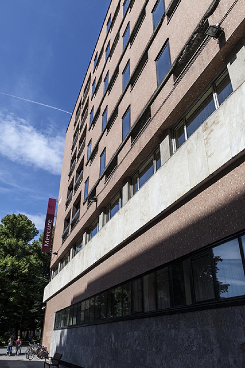 Dettaglio del fronte su via Nobili