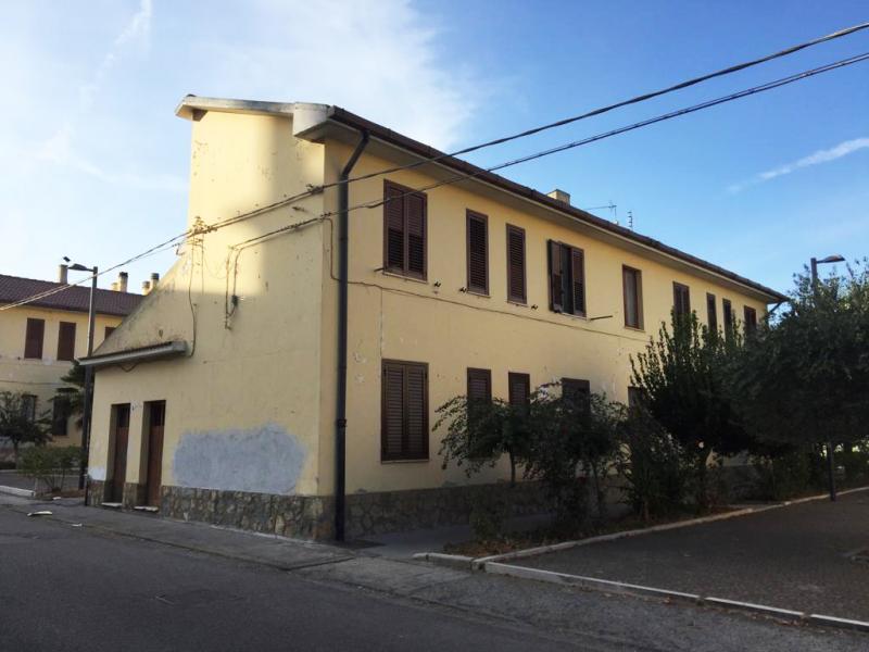 Prospetto est su cortile