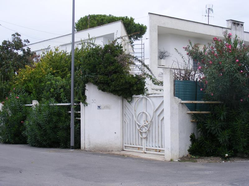 Particolare cancello esterno