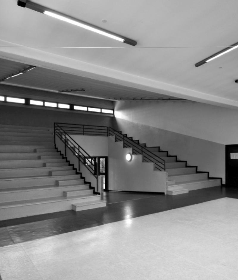 25. Vista della gradonata interna e dell’atrio, 2016. Sono stati sostituiti anche i corpi illuminanti originari