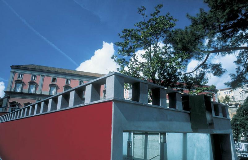 Stazione Piazza Cavour, Vista della stazione con il Museo Archeologico