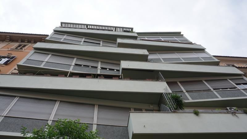 Dettaglio balconi e pensilina di copertura