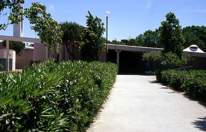 Vista esterna vialetto d'ingresso